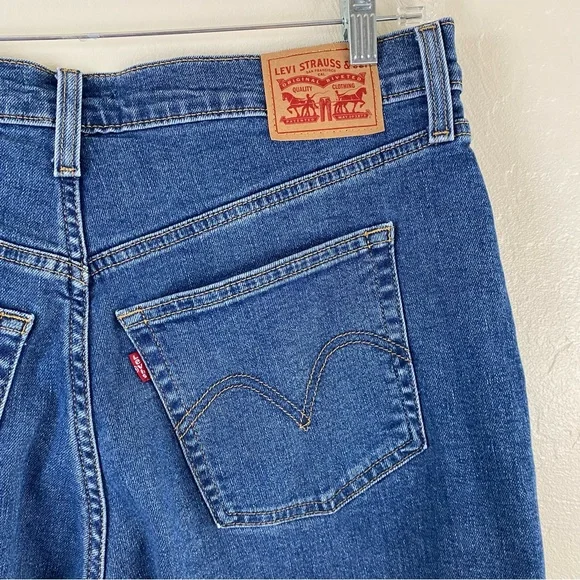 Women’s Levi’s Wedgie Straight Jeans - Picture 8 of 10